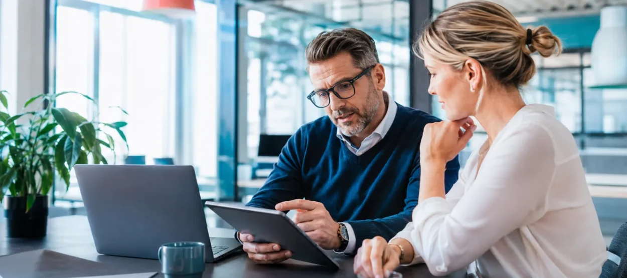 Unternehmen bespricht CRM und Automatisierung für qualifizierte Anfragen