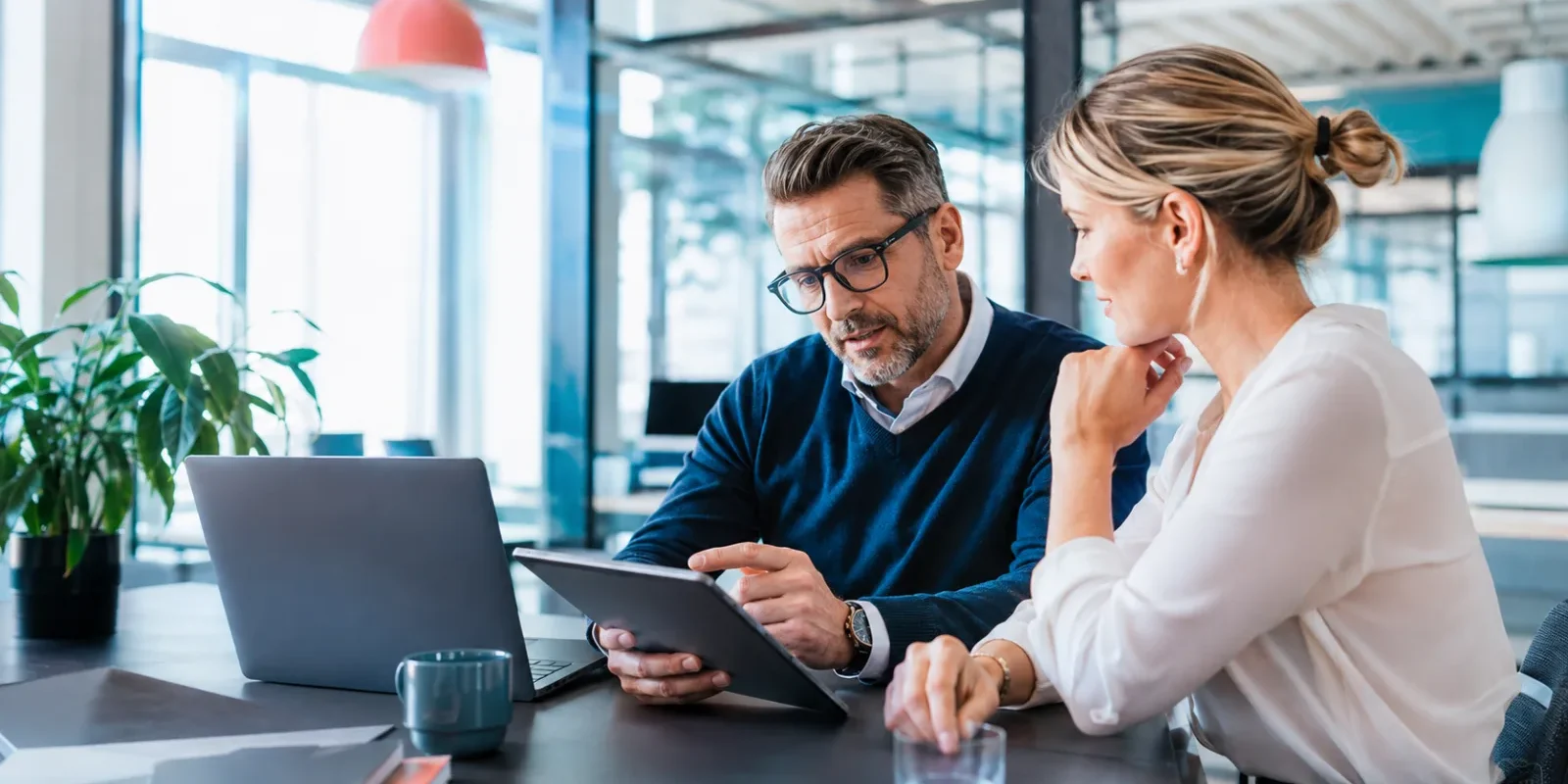 Unternehmen bespricht CRM und Automatisierung für qualifizierte Anfragen